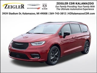 2025 Chrysler Pacifica Limited * Certified Pre-Owned *