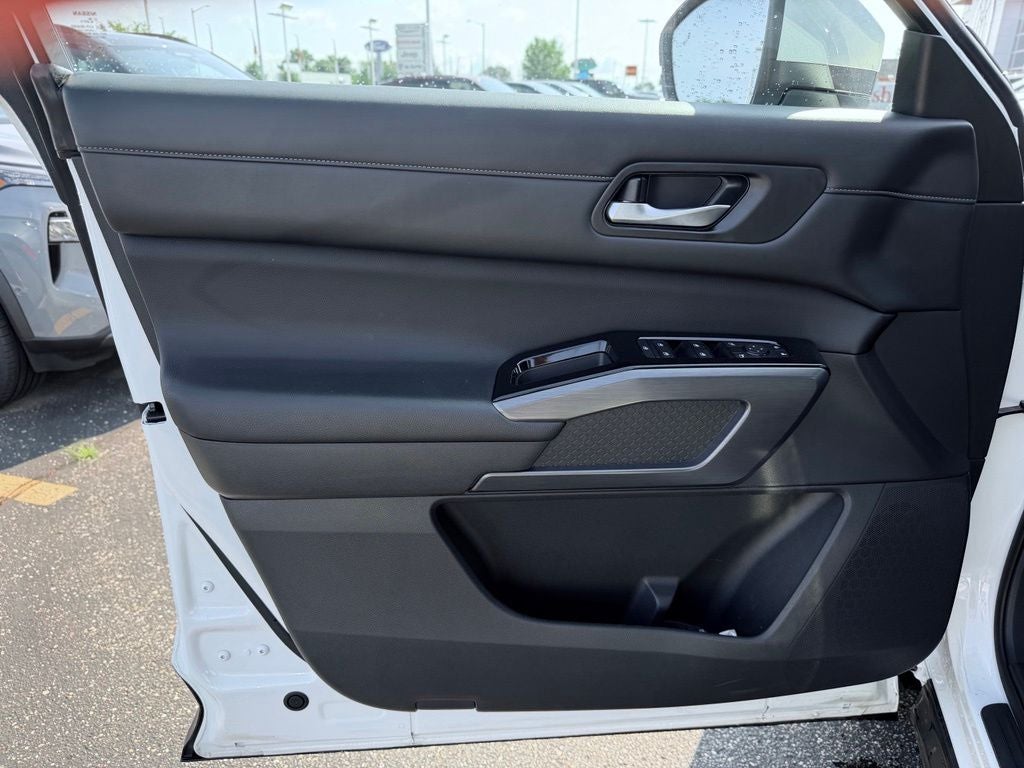 2023 Nissan Pathfinder SL 4WD