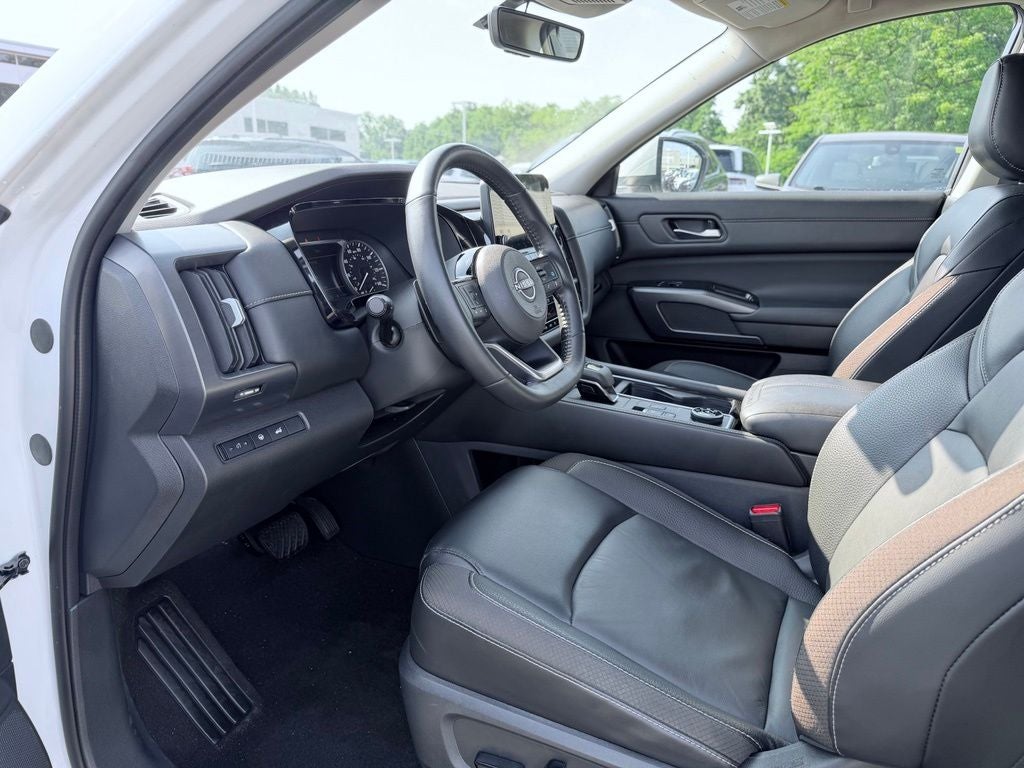2023 Nissan Pathfinder SL 4WD