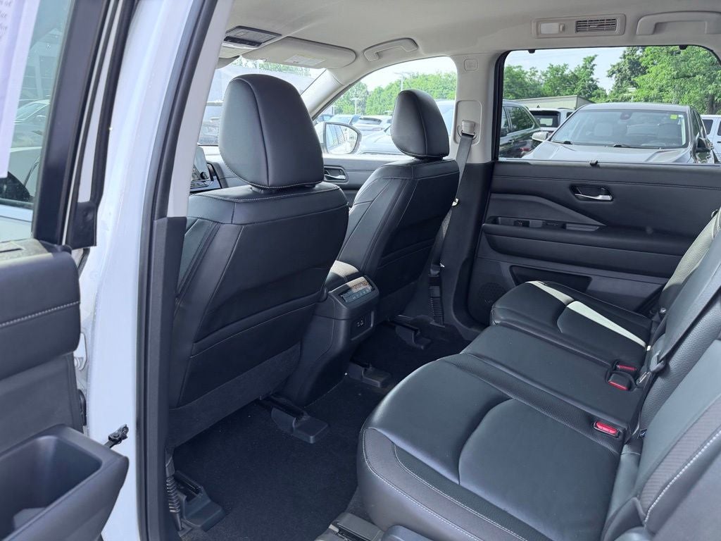 2023 Nissan Pathfinder SL 4WD