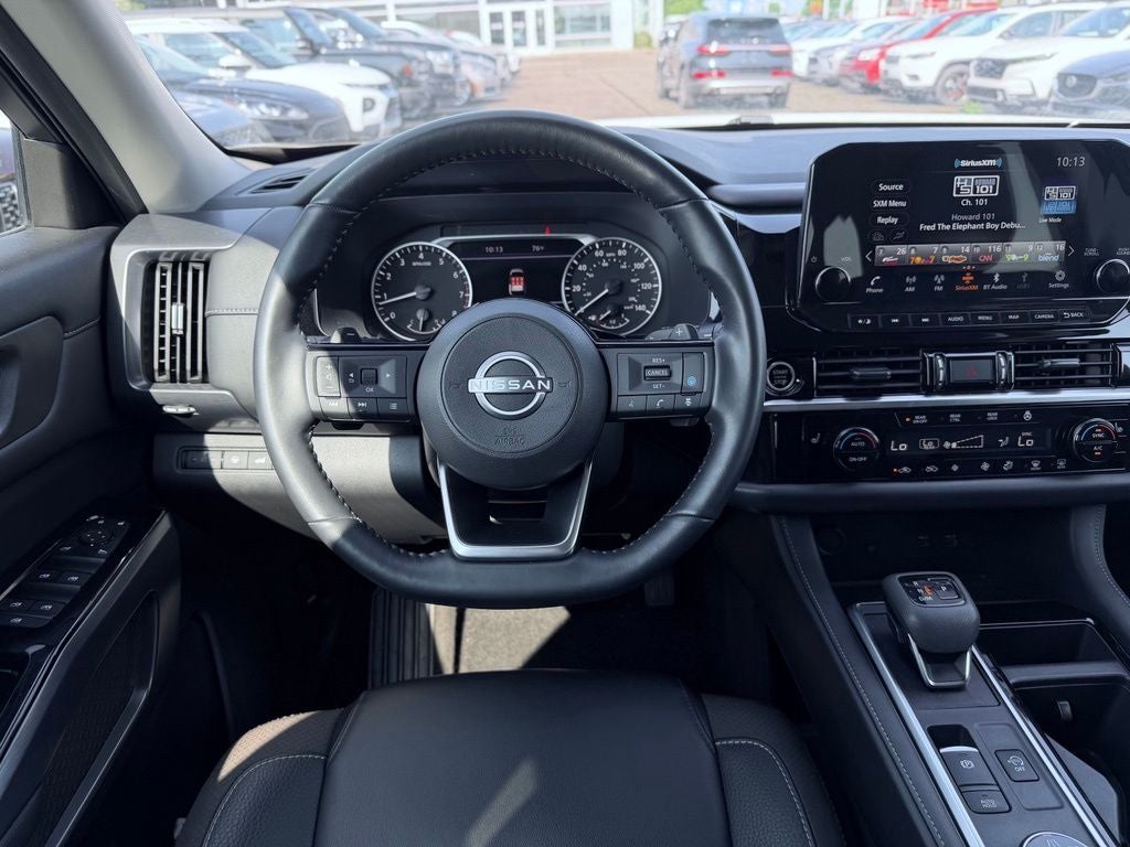 2023 Nissan Pathfinder SL 4WD