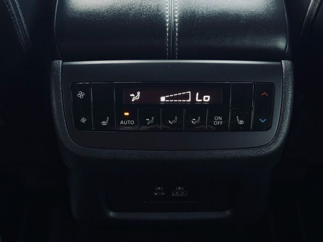 2023 Nissan Pathfinder SL 4WD