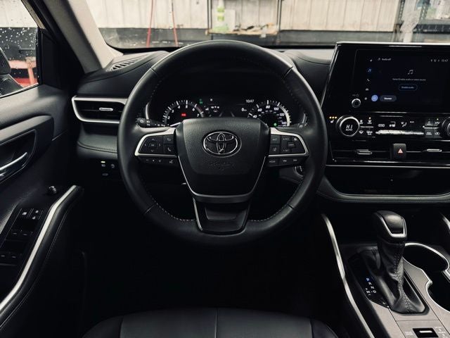2025 Toyota Highlander Base