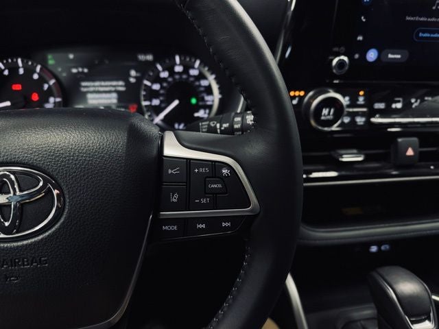 2025 Toyota Highlander Base