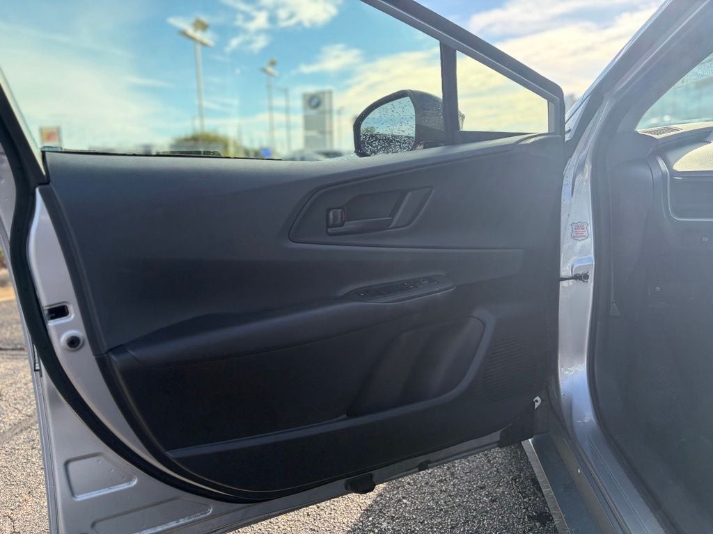 2025 Toyota Prius LE