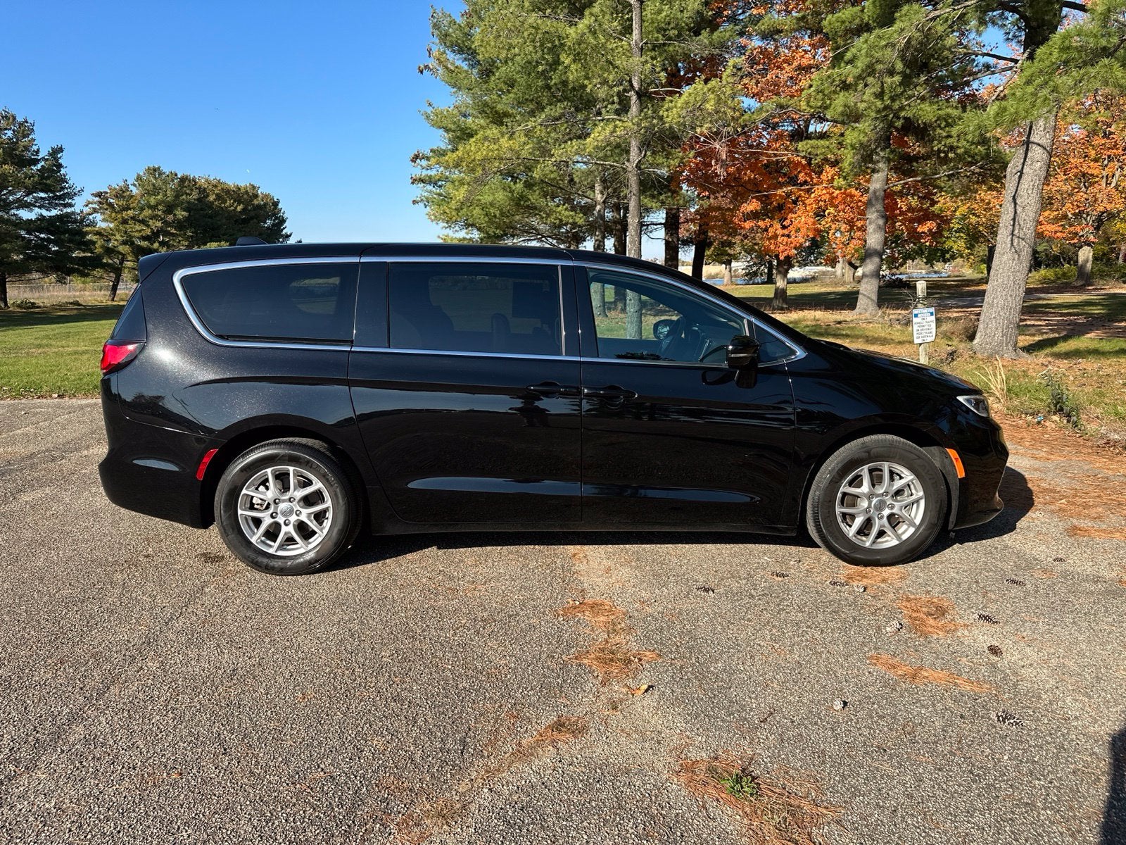 2025 Chrysler Pacifica Select