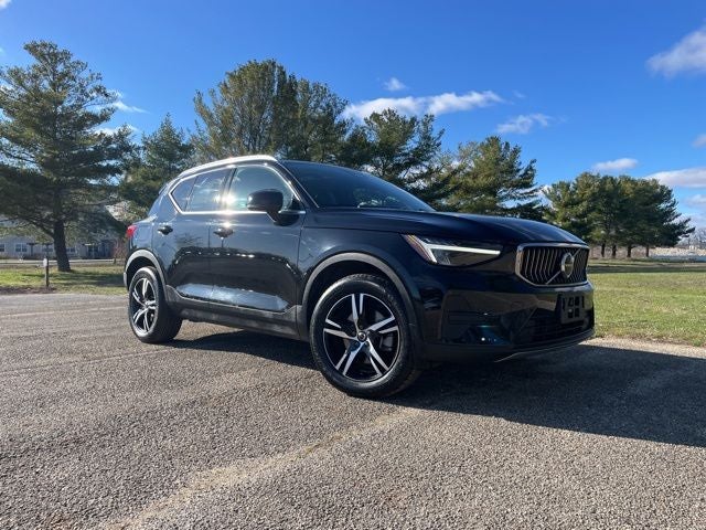 2025 Volvo XC40 B5 Core
