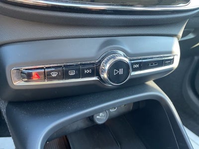 2025 Volvo XC40 B5 Core