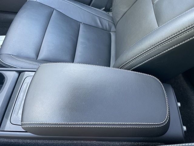 2025 Volvo XC40 B5 Core