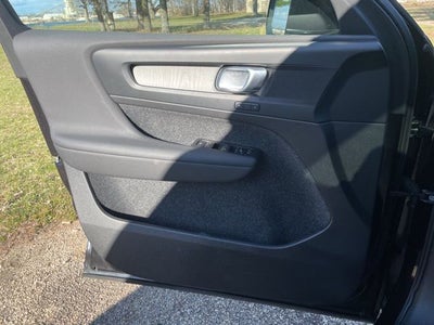 2025 Volvo XC40 B5 Core