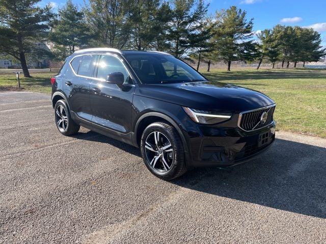 2025 Volvo XC40 B5 Core