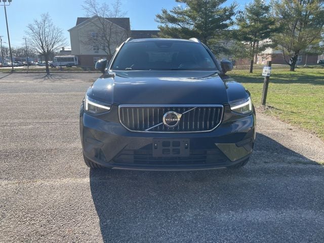 2025 Volvo XC40 B5 Core