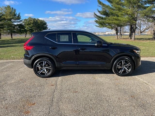 2025 Volvo XC40 B5 Core